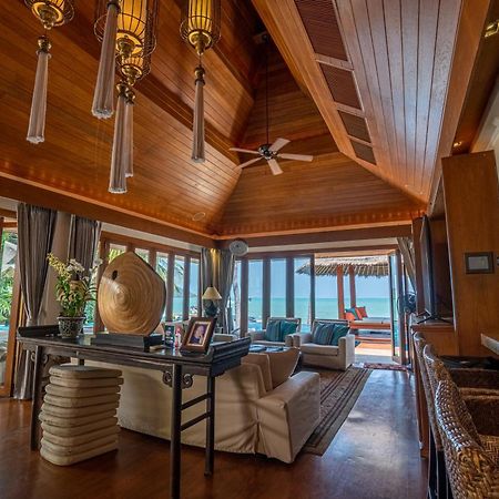Upni Duniya - Luxury, Beachfront 9-Suites Villa Bang Rak Beach  Buitenkant foto