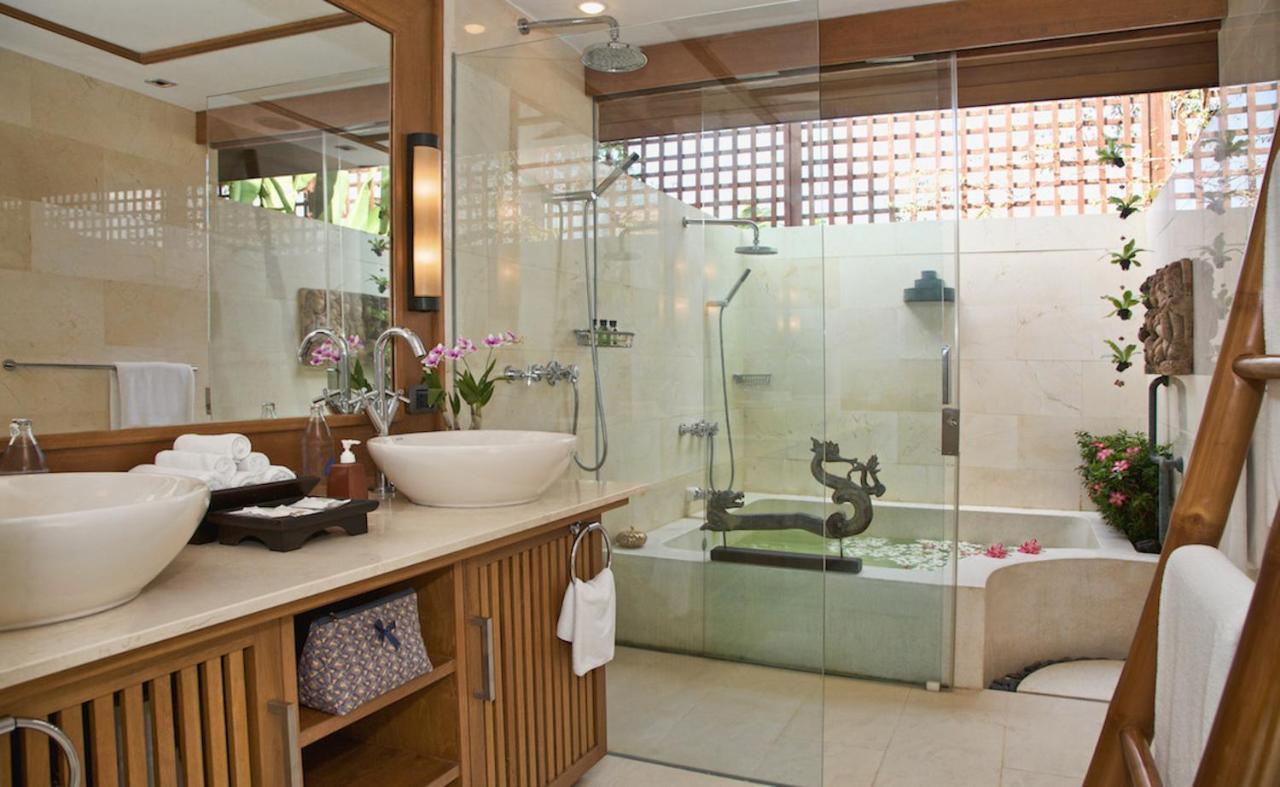 Upni Duniya - Luxury, Beachfront 9-Suites Villa Bang Rak Beach  Kamer foto