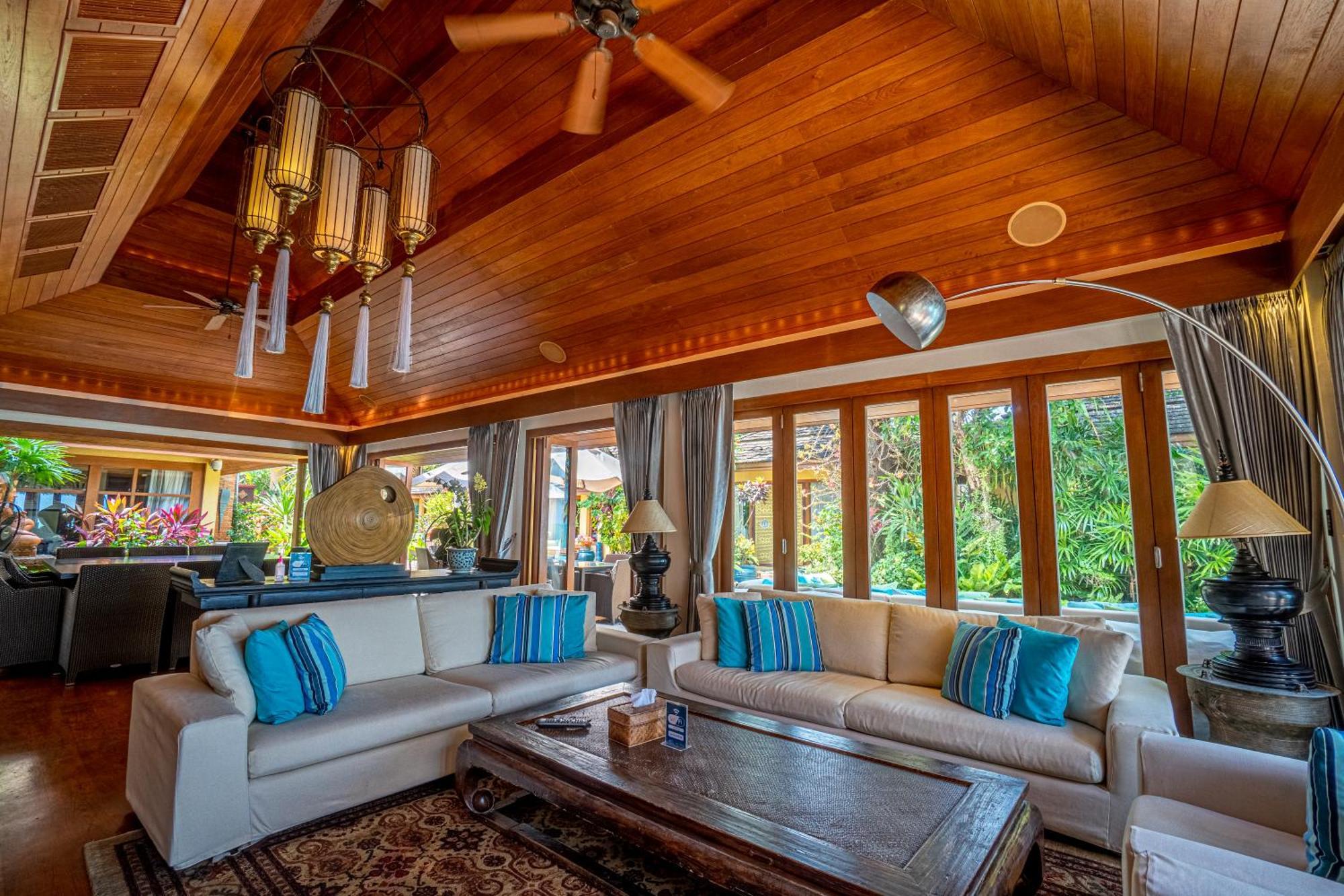 Upni Duniya - Luxury, Beachfront 9-Suites Villa Bang Rak Beach  Buitenkant foto