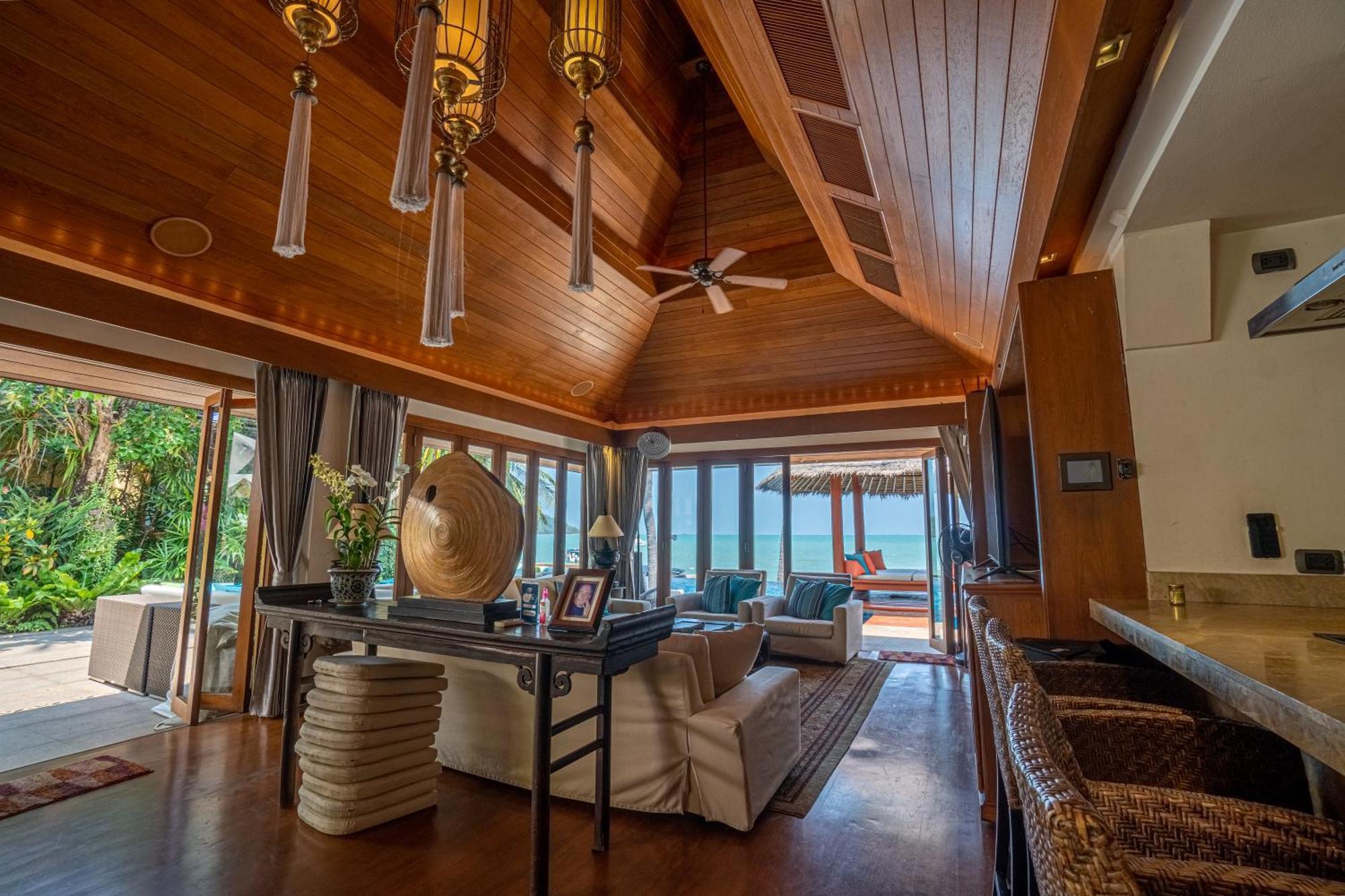 Upni Duniya - Luxury, Beachfront 9-Suites Villa Bang Rak Beach  Buitenkant foto